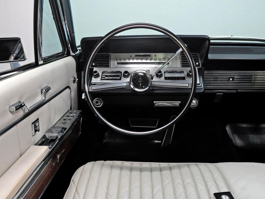  Lincoln Continental Hardtop Coupe 1966 года  (фото 10 из 13)